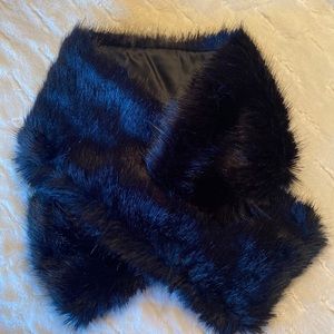NWOT Black faux fur scarf